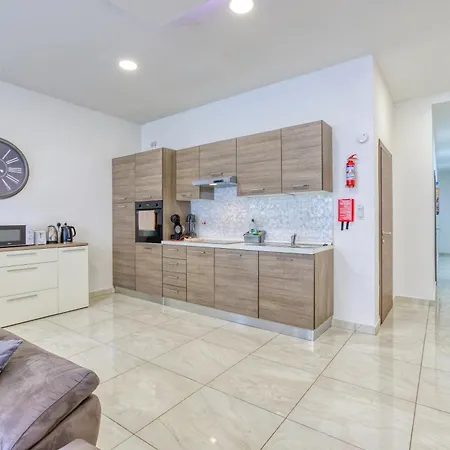 Large, Fully Equipped Maisonette With Private Pool By 360 Estates アパート Santa Venera