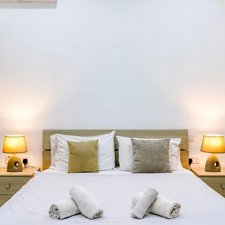 Large, Fully Equipped Maisonette With Private Pool By 360 Estates アパート