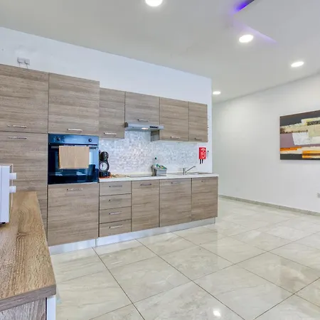 Large, Fully Equipped Maisonette With Private Pool By 360 Estates アパート *